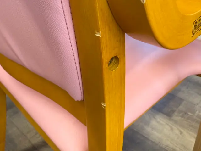 お客様の大事な家具を修繕します！！サービスの画像