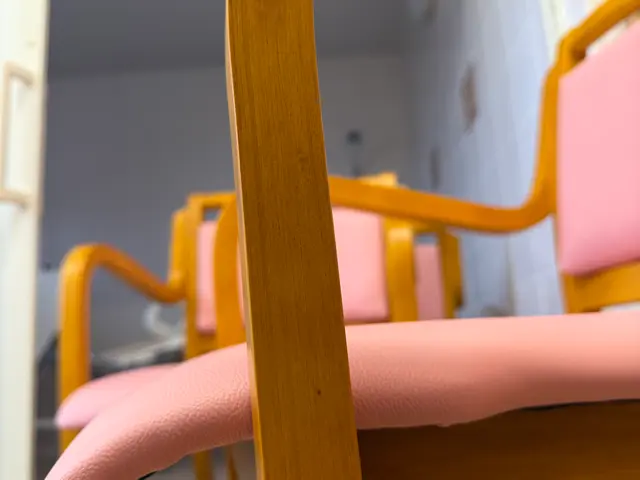 お客様の大事な家具を修繕します！！サービスの画像