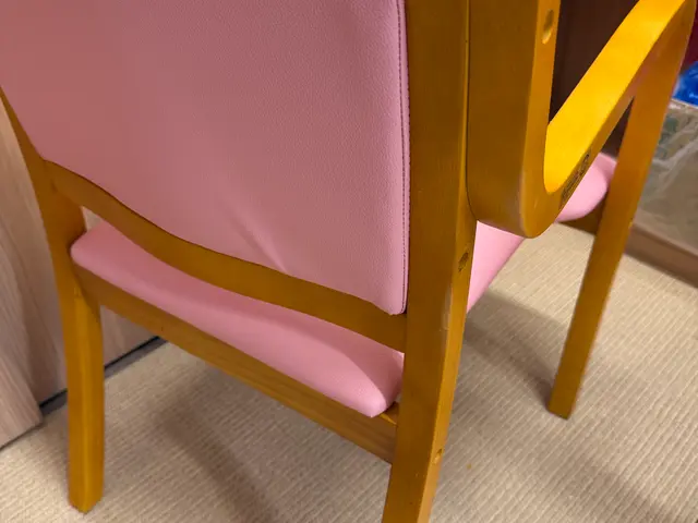 お客様の大事な家具を修繕します！！サービスの画像