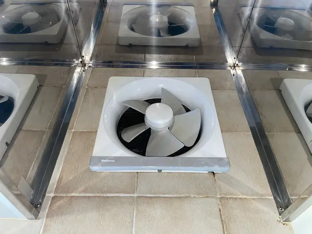 長年の油を徹底除去！！換気扇（プロペラタイプ）クリーニングサービスの画像