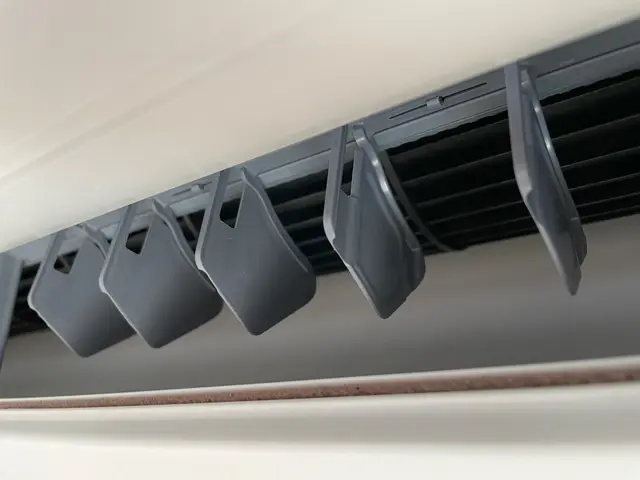 エアコンの黒カビを徹底除去いたします。サービスの画像