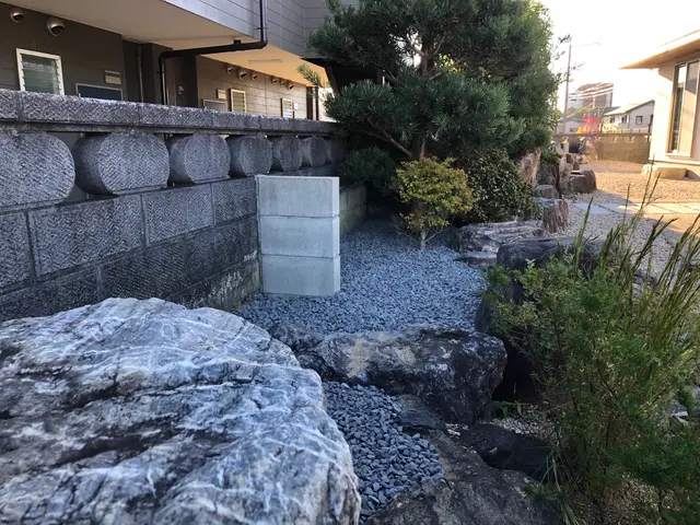 「外溝エクステリア会社で学んだ直伝の砂利敷き」サービスの画像