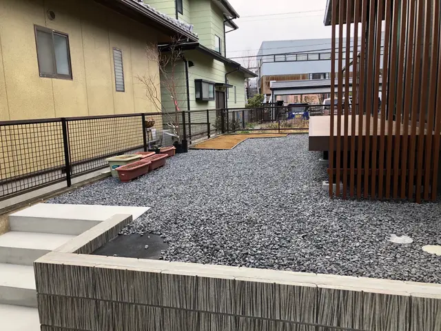 「外溝エクステリア会社で学んだ直伝の砂利敷き」サービスの画像