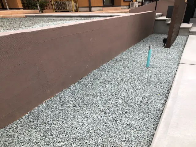 「外溝エクステリア会社で学んだ直伝の砂利敷き」サービスの画像