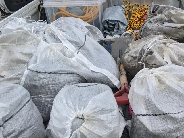 側溝掃除致します。つまりなどご相談ください。サービスの画像