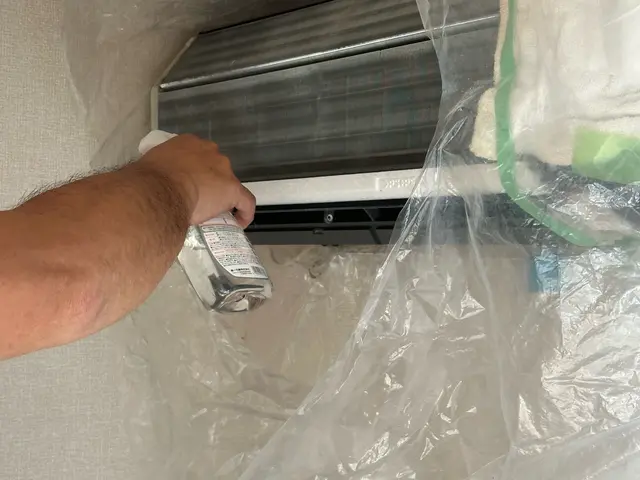 スチーマーと高圧洗浄機で落とします。サービスの画像