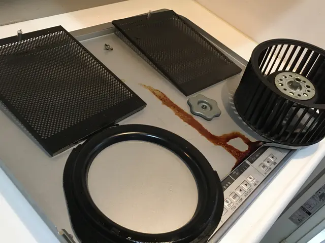 業務用の油落とし洗剤を使用して汚れを落しますサービスの画像