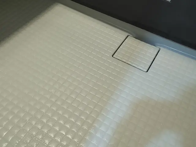 当店で当日カード払い対応可　排水のいやな臭いも徹底洗浄します　浴室クリーニングサービスの画像