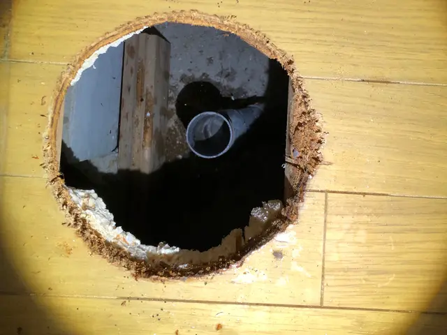 防水パン（洗浄パン）撤去、排水床トラップ設置（防水パン交換工事は、お受けしませんサービスの画像