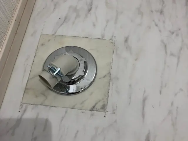 防水パン（洗浄パン）撤去、排水床トラップ設置（防水パン交換工事は、お受けしませんサービスの画像