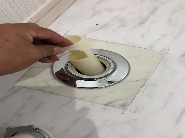 防水パン（洗浄パン）撤去、排水床トラップ設置（防水パン交換工事は、お受けしませんサービスの画像