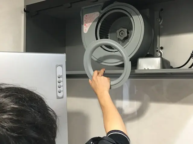 お安くキレイに作業させて頂きます☆駐車料金も頂いておりません！サービスの画像