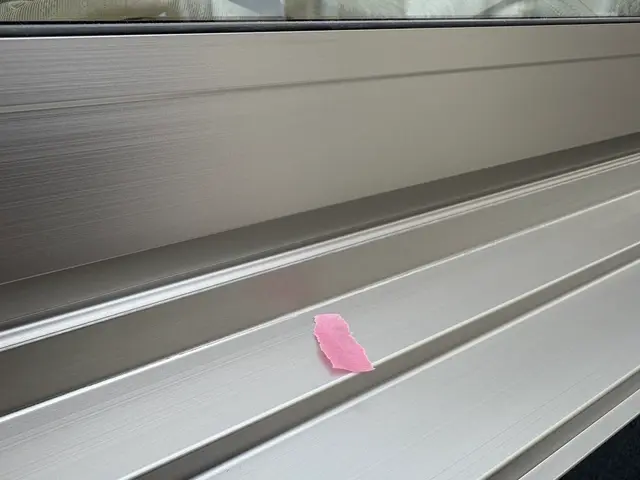 サッシの傷曲がり直しますサービスの画像