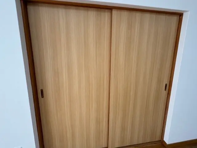 ダイノックシートの貼り付け / 室内ドアサービスの画像