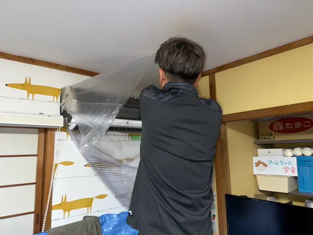 この夏頑張ったエアコンを寒くなる前に。お掃除機能付きは対応不可です複数台割引有りサービスの画像