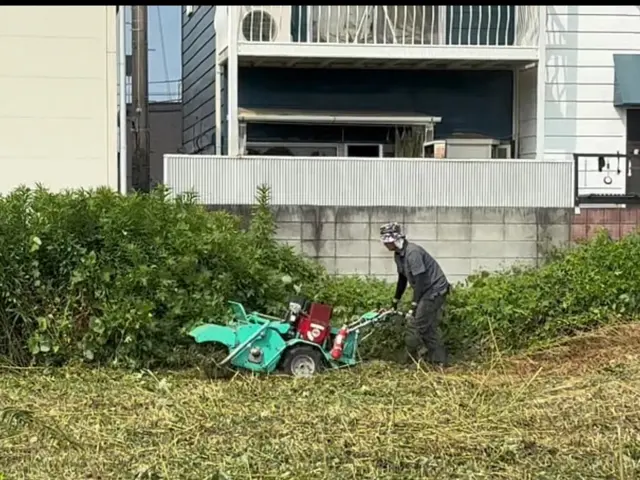 草刈り（草刈機）サービスの画像