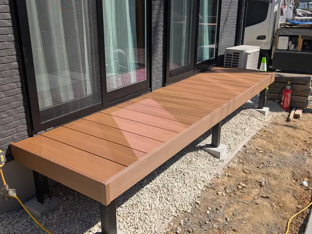 ウッドデッキ新設対応します。材料の手配も可能です。サービスの画像