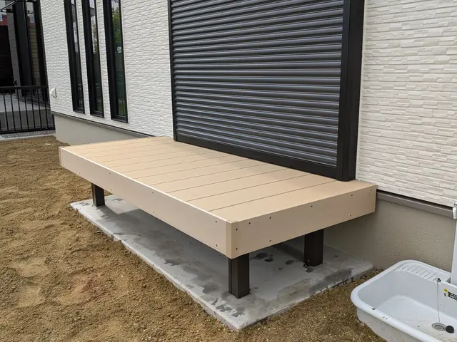 ウッドデッキ新設対応します。材料の手配も可能です。サービスの画像