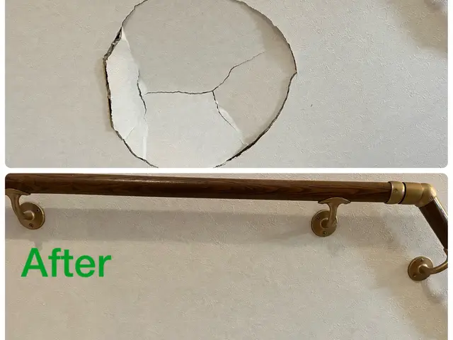 【壁穴補修はお任せください】完全自社施工！丁寧な作業を心がけております！サービスの画像