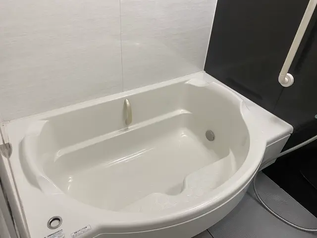 頑固な水垢や石鹸垢、皮脂汚れ専用溶剤で綺麗に除去します！サービスの画像