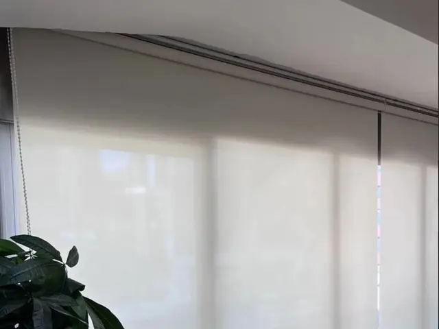 取付5000円～【カーテンレール/ブラインド/ロールカーテン/　本体お任せ下さいサービスの画像