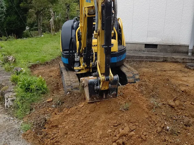 駐車場、庭周り、その他の土間コンクリート施工。塗装は行っておりません。サービスの画像