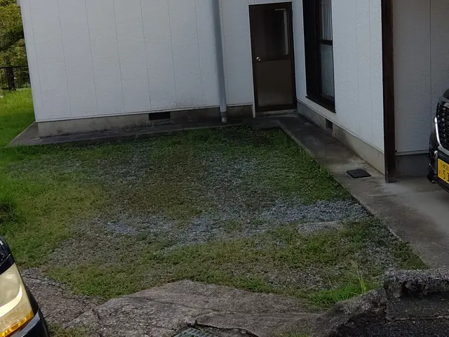 駐車場、庭周り、その他の土間コンクリート施工。塗装は行っておりません。サービスの画像