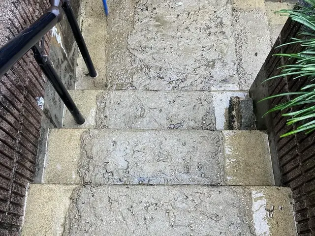 カーポート、ブロック塀、土間洗浄など外回りのお掃除はお任せください！サービスの画像