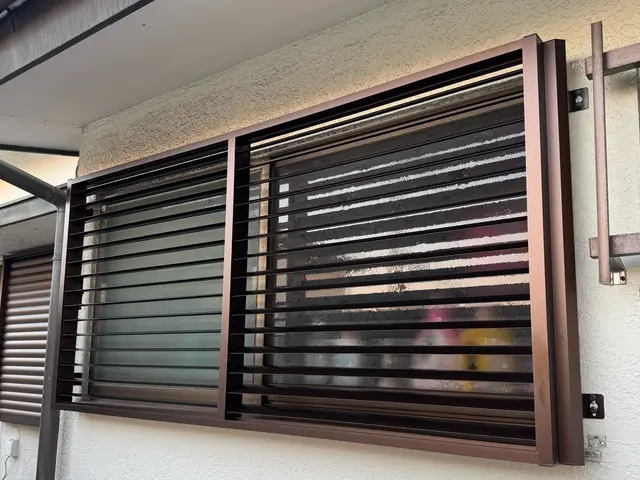 面格子、目隠しルーバー取付！断熱効果もあるらしいですよ!!まずはご相談下さい!!サービスの画像