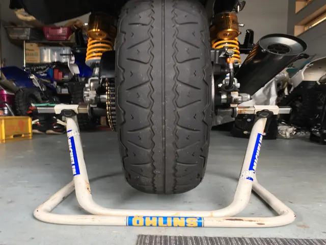 オートバイのパンク修理を出張にて実施いたします！サービス地域外相談ください！サービスの画像