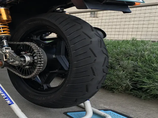 オートバイのパンク修理を出張にて実施いたします！サービス地域外相談ください！サービスの画像