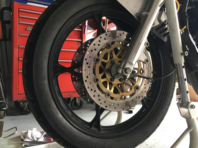 オートバイのパンク修理を出張にて実施いたします！サービス地域外相談ください！サービスの画像