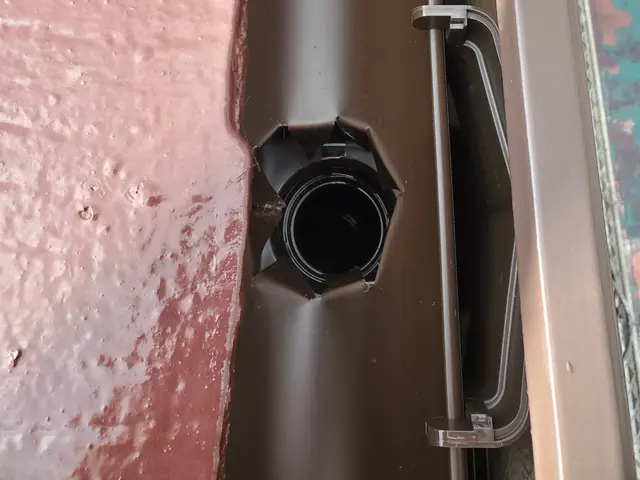 雨樋の詰まり、補修、工事、雨樋の事ならお任せ下さい。現状の状態考慮して作業しますサービスの画像