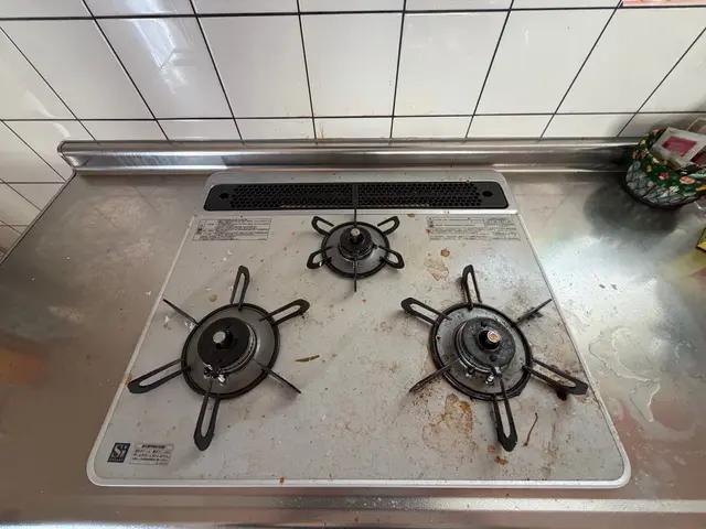 油汚れや焦げなどの除去しにくいところをプロが綺麗に致します！サービスの画像