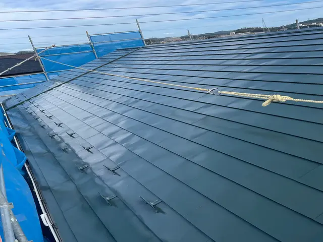 【錆・劣化を防ぐ】♦︎屋根塗装♦︎／安心の職人直営店サービスの画像