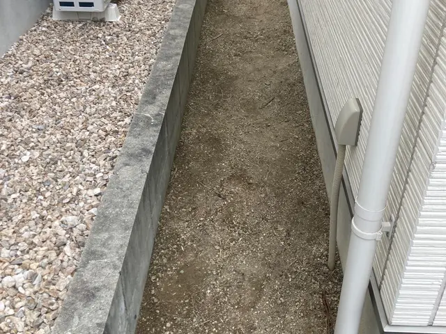 草むしりのプロです！お客様不在作業可能！細かな草〜ジャングルでもお任せください！サービスの画像