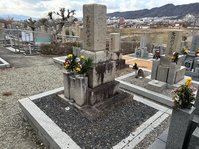 【実家のお墓参りもお任せください◎】写真付きの丁寧なご報告で安心をお届けします。サービスの画像