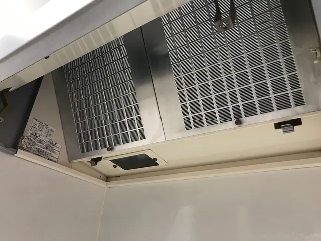 換気扇の頑固な油汚れを分解洗浄し徹底的にクリーニング！その他クリーニングも承りまサービスの画像