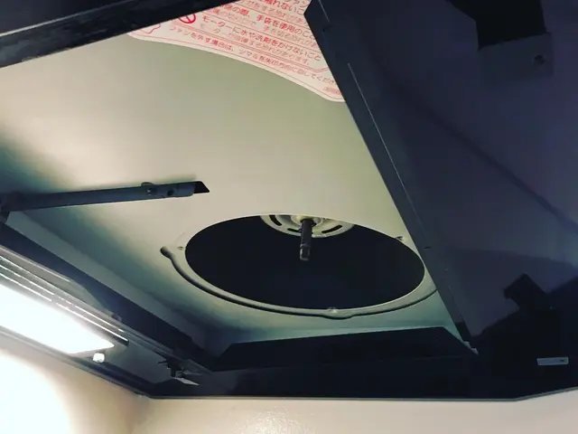 換気扇の頑固な油汚れを分解洗浄し徹底的にクリーニング！その他クリーニングも承りまサービスの画像