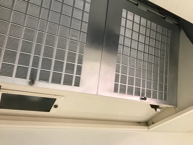 換気扇の頑固な油汚れを分解洗浄し徹底的にクリーニング！その他クリーニングも承りまサービスの画像