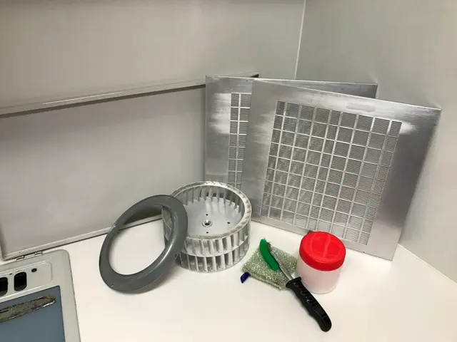 換気扇の頑固な油汚れを分解洗浄し徹底的にクリーニング！その他クリーニングも承りまサービスの画像