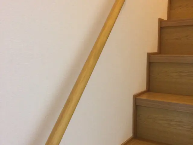 手すりで日常をもっと便利に♪面倒な手すり本体の用意も行います！サービスの画像