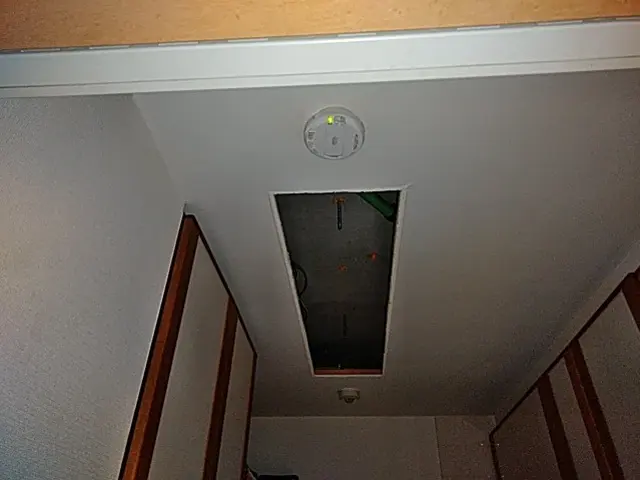 店舗オフィス向けサービス蛍光灯からLEDへ交換！第一種電気工事士がお伺い致しますサービスの画像