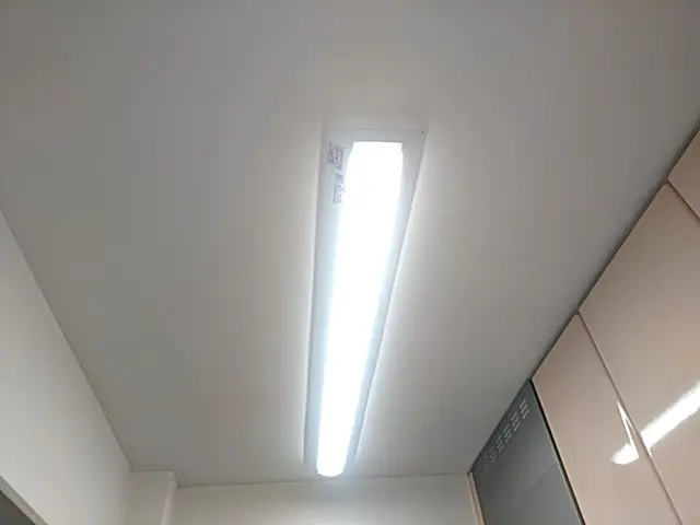 店舗オフィス向けサービス蛍光灯からLEDへ交換！第一種電気工事士がお伺い致しますサービスの画像