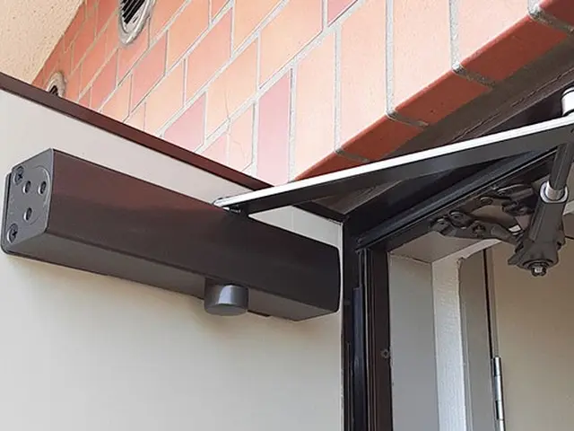 【駐車場代当社負担・出張費・見積費無料】ドアクローザーの交換サービスの画像