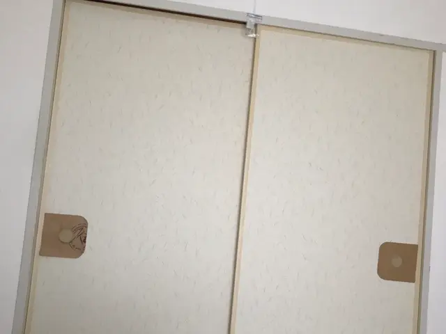 特割サー！技とお値段てリフォームを応援！日本の綺麗、襖紙を種類豊富クロス紙へ！サービスの画像