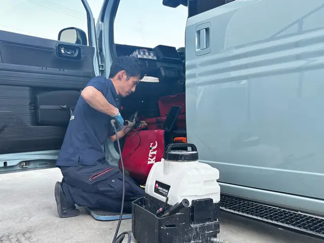 【空気の洗車屋さん大阪高槻店】カーエアコンの不快な臭いを解消！丸洗いで徹底洗浄！サービスの画像