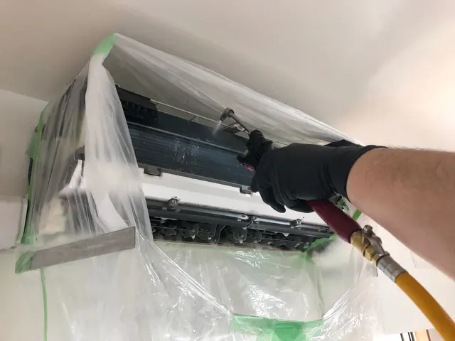 プロの技術でエアコン分解高圧洗浄！サービスの画像