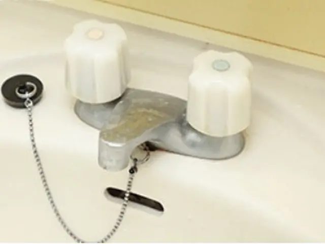 ≪水垢・カルキを徹底除去≫大手業務経験豊富◎ツルツルピカピカの洗面台にします！サービスの画像