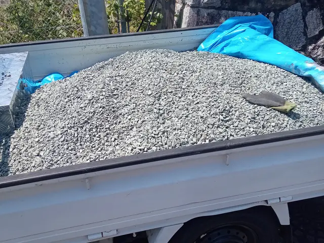 砂利を敷いて見た目UP!防草効果も！サービスの画像